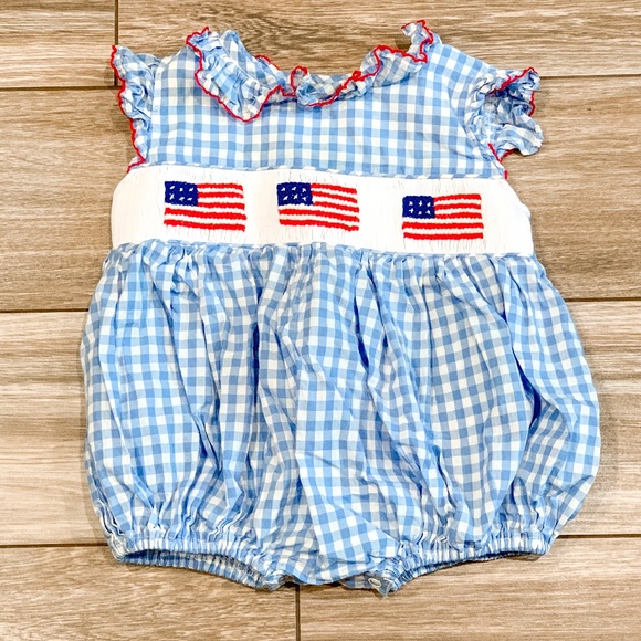 Cecil & Lou Other - Cecil & Lou Smocked Flag Romper Size 9M